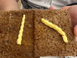 Beli Roti Panggang di Kafe, Pria Ini Kesal Isi Menteganya Cuma Sedikit