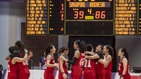 Timnas Basket 5x5 Putri untuk pertama kalinya meraih emas, usai mengalahkan Singapura di partai final. ANTARA FOTO/Muhammad Adimaja  