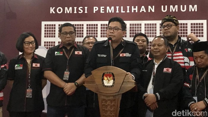 Waketum PKN Gerry Hakubun dalam konferensi pers di KPU RI