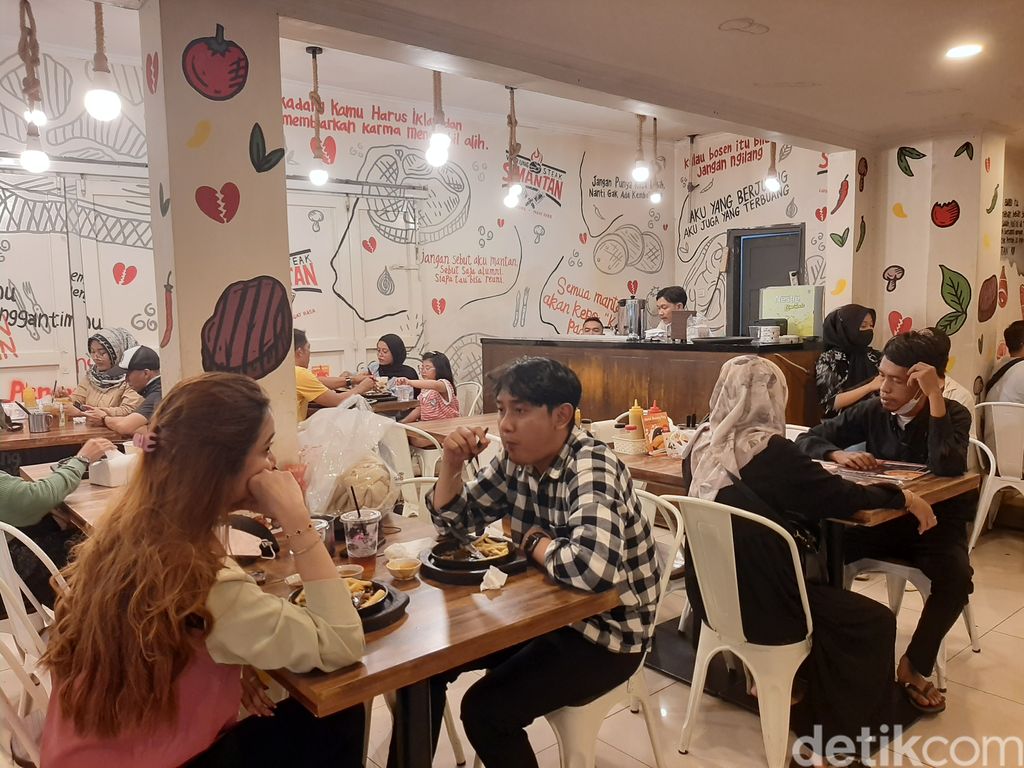 Warung steak di Bandung.