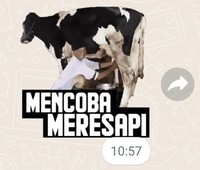 Meme berikut ini bikin senyum-senyum sendiri, deh. Mau bilang salah tapi kok benar, mau bilang benar tapi ya salah.