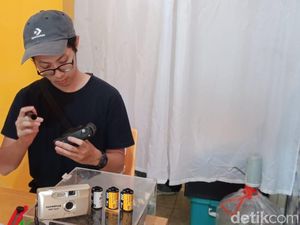 Ngalam Mbois: Jasa Cuci Film Kamera Jadul di Malang yang Tak Terbenam Waktu