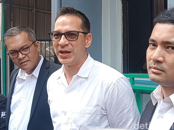 Ari Wibowo saat ditemui di Pengadilan Negeri Jakarta Selatan.