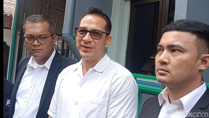 Ari Wibowo saat ditemui di Pengadilan Negeri Jakarta Selatan.