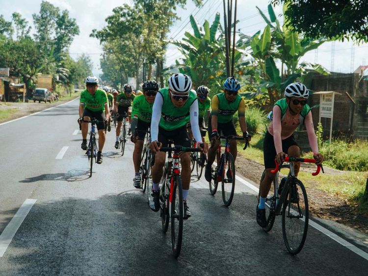 Atlet Sepeda Ini Jelajahi Rimba dan Punggungan Bukit Jawa Tengah
