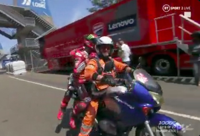 Bagnaia-Vinales boncengan satu motor