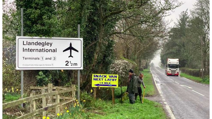 Bandara Internasional Llangdegley di Wales