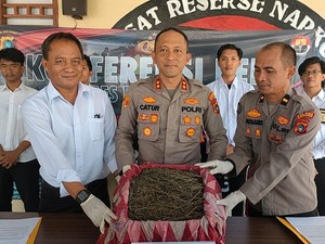 Pemuda di Bangka Ditangkap Saat Ambil Paket 2 Kg Ganja di Tempat Ekspedisi