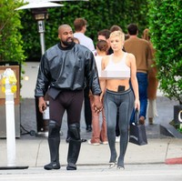 Bianca Censori adalah seorang desainer arsitektur yang dilaporkan bekerja untuk brand Kanye, Yeezy selama lebih dari dua tahun. Bianca yang berasal dari Australia disebut-sebut datang dari keluarga elite. Foto: Getty Images