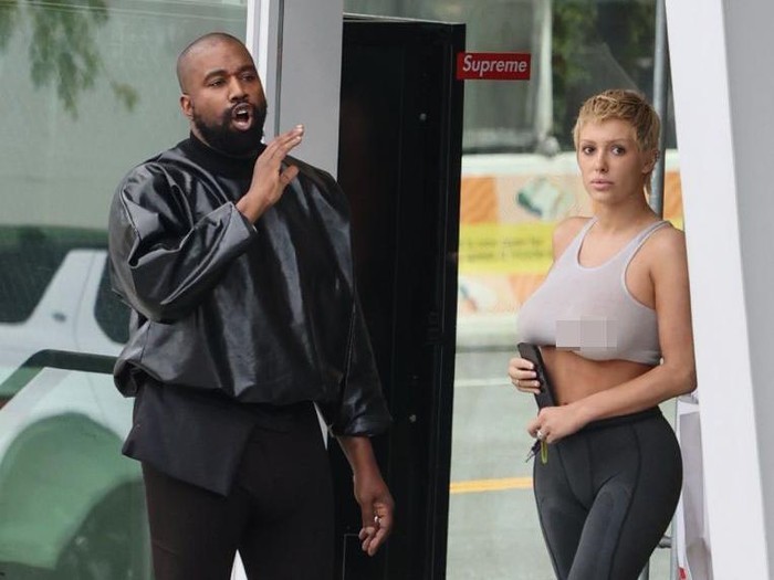 Penampilan Cabul Bianca Censori Yang Foto Bareng Warga Kanye West Dihujat 