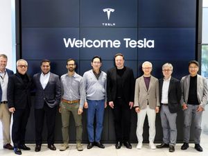 Elon Musk Bertemu Bos Samsung, Bahas Chip Mobil Otonom