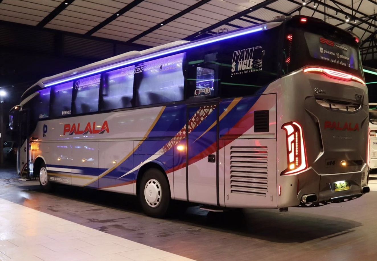Bus baru PO Palala meluncur dari garasi Laksana