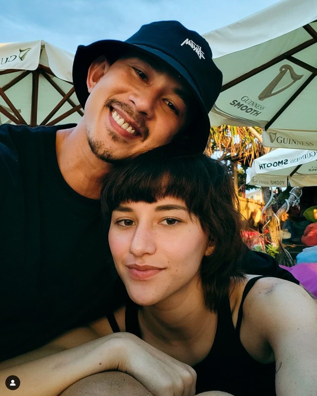 Dahlia Poland dinikahi oleh Fandy Christian pada 24 November 2015. Dari pernikahan tersebut keduanya telah dikaruniai 3 orang anak. Foto: instagram/@dahliachr