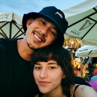 Dahlia Poland dinikahi oleh Fandy Christian pada 24 November 2015. Dari pernikahan tersebut keduanya telah dikaruniai 3 orang anak. Foto: instagram/@dahliachr