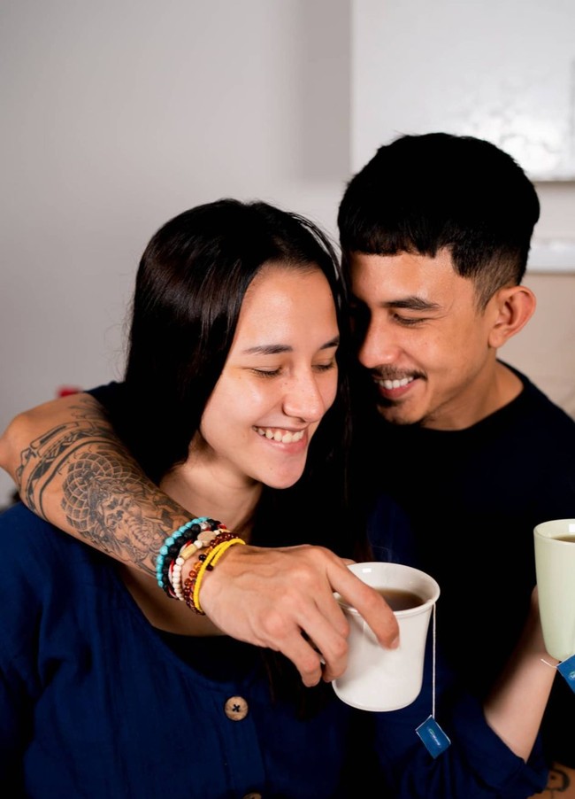 Kabar mengenai rumah tangga Dahlia dan Fandy itu cukup mengejutkan publik pasalnya selama ini keluarga pasangan artis tersebut tampak adem ayem dan jauh dari kabar miring. Foto: instagram/@dahliachr