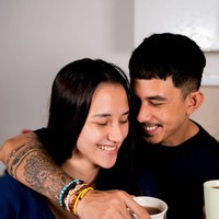 Kabar mengenai rumah tangga Dahlia dan Fandy itu cukup mengejutkan publik pasalnya selama ini keluarga pasangan artis tersebut tampak adem ayem dan jauh dari kabar miring. Foto: instagram/@dahliachr