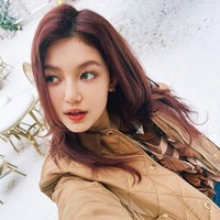 Sejak kecil Danielle NewJeans sudah wara-wiri di televisi. Penggemar tak sulit menemukan video predebut-nya saat menjadi host acara televisi anak-anak Korea berbahasa Inggris. Foto: dok. Instagram @daniellenewjeans