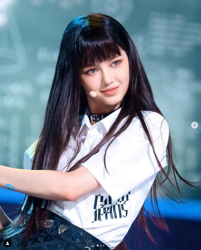 Tak hanya cantik bak Barbie hidup. Danielle NewJeans memikat penggemar dengan kepribadiannya yang hangat dan cara bicaranya yang manis.  Foto: dok. Instagram @daniellenewjeans