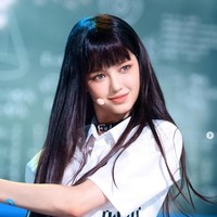 Tak hanya cantik bak Barbie hidup. Danielle NewJeans memikat penggemar dengan kepribadiannya yang hangat dan cara bicaranya yang manis.  Foto: dok. Instagram @daniellenewjeans