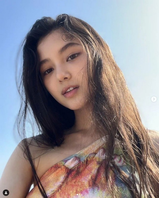 Impian Danielle kini jadi kenyataan mengingat karakter Disney princess favoritnya adalah Ariel. Imejnya yang ceria dan umurnya yang sepantaran dengan karakter putri duyung itu menjadi salah satu alasan dia dipilih Disney Korea. Foto: dok. Instagram @daniellenewjeans