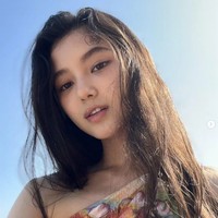 Impian Danielle kini jadi kenyataan mengingat karakter Disney princess favoritnya adalah Ariel. Imejnya yang ceria dan umurnya yang sepantaran dengan karakter putri duyung itu menjadi salah satu alasan dia dipilih Disney Korea. Foto: dok. Instagram @daniellenewjeans