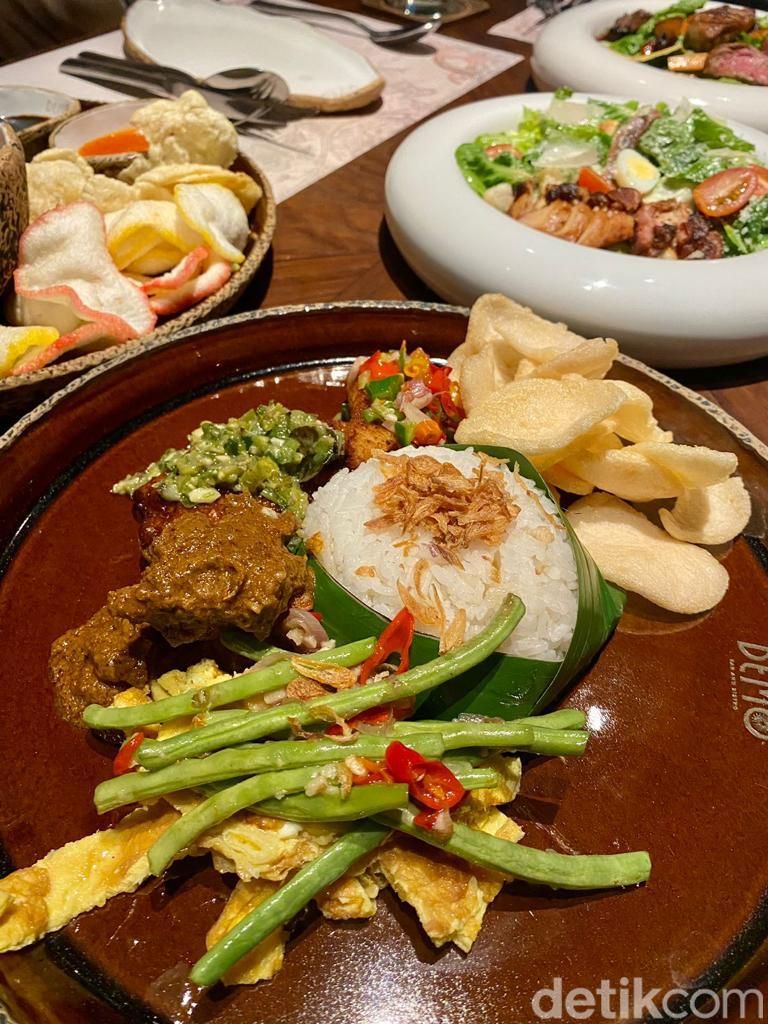 Demo Bar & Bistro : Di Tempat Hangout Keren Ini Ada Nasi Campur Sultan dan Pizza Enak
