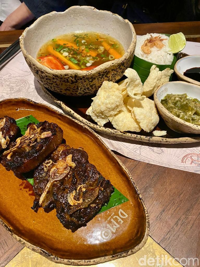 Demo Bar & Bistro : Di Tempat Hangout Keren Ini Ada Nasi Campur Sultan dan Pizza Enak