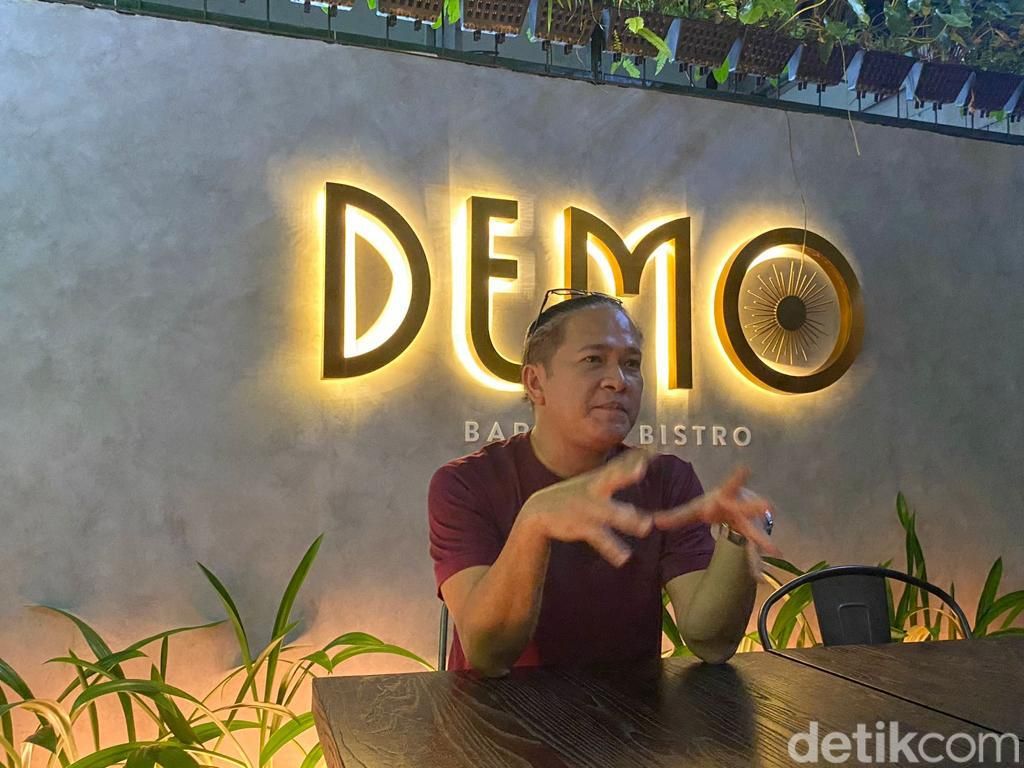 Demo Bar & Bistro : Di Tempat Hangout Keren Ini Ada Nasi Campur Sultan dan Pizza Enak