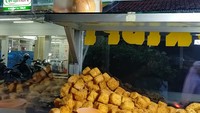 Di kawasan Pegangsaan, Menteng, Jakarta Pusat ada penjual tahu krispi dan jamur gerobakan yang enak rasanya. Harganya pun murah meriah karena dapat dibeli mulai dari Rp 5.000an saja. Foto: Istimewa/Instagram/iStock