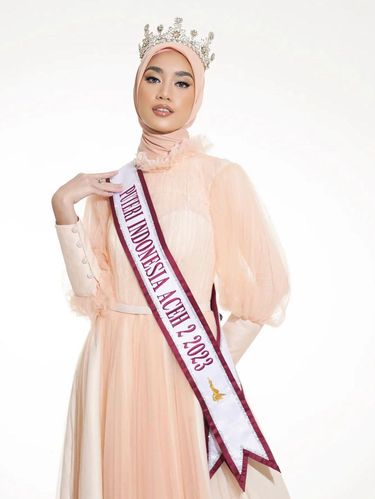 Foto Insyira Muthia Khansa, salah satu finalis Puteri Indonesia Aceh 2023 yang berhijab.