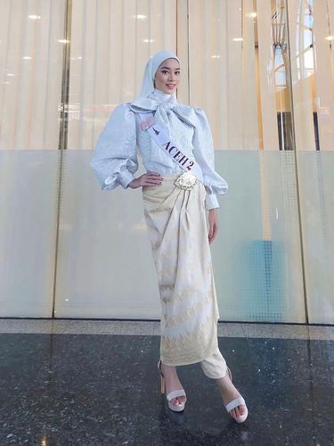 Foto Insyira Muthia Khansa, salah satu finalis Puteri Indonesia Aceh 2023 yang berhijab.