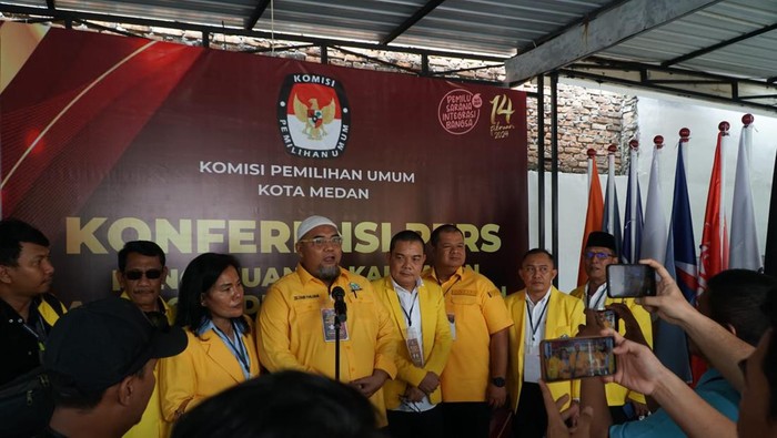 Golkar Medan usai mendaftarkan Bacaleg ke KPU Medan. (Foto: Istimewa)