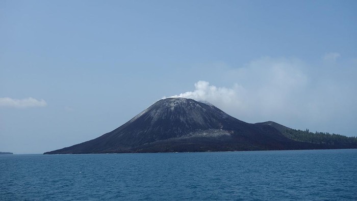 Status Gunung Anak Krakatau Turun Jadi Waspada