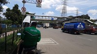 Kelima, Halte pemberhentian Cawang UKI (Koridor 7). Pelanggan dapat menggunakan Halte PGC 1, BKN, dan BNN serta rute 7D Kampung Rambutan-Tegal Parang, 7P Pondok Kepala-BNN dan 9N Pinang Ranti-BKN. Halte ini akan ditutup pada per 1 Juni 2023. Dok. Alfi Indrian Syahputra