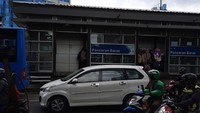 Kedelapan, Halte Pancoran Barat (Koridor 9). Pelanggan dapat menggunakan Halte Kuningat Barat dan Tegal Parang serta rute 7D Kampung Rambutan-Tegal Parang dan 13B Puri Beta-Tegal Parang. Halte ini akan ditutup pada per 2 Juni 2023. Dok. Alfi Indrian Syahputra