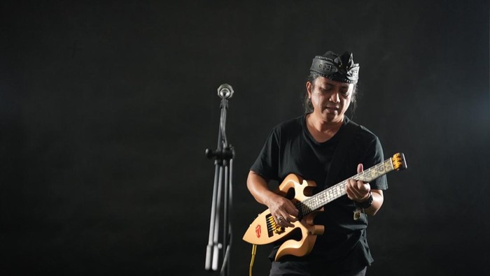 Harry Nuriman Dosen ITB yang Ciptakan Gitar Berbentuk Trisula