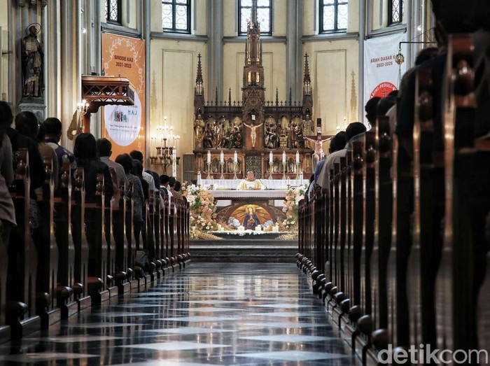 Ilustrasi perayaan Kenaikan Isa Almasih di Gereja