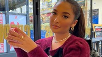 Menyantap makanan enak tidak boleh dilewatkan baginya. Bahkan saat pergi ke Prancis, restoran yang populer masuk dalam daftar kunjungannya. Foto: Instagram/jennifercopenreal20