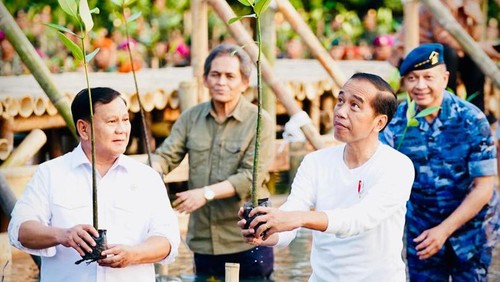 Jokowi dan Prabowo Tanam Mangrove di Jakut
