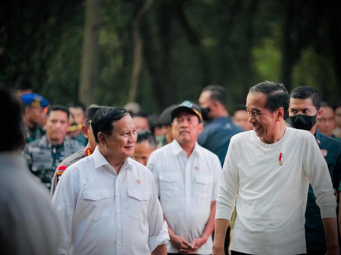 Jokowi dan Prabowo Tanam Mangrove di Jakut