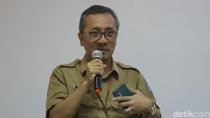 Kadispendukcapil Surabaya Agus Imam Sonhaji