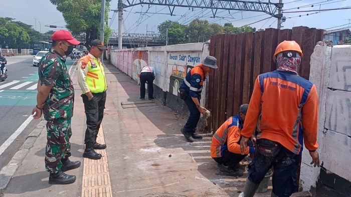 KAI mencatat 77 kecelakaan orang tertabrak kereta api (KA) terjadi hingga Mei ini. Tercatat juga ada 53 korban tewas akibat kecelakaan tersebut. (dok KAI Daop 1)