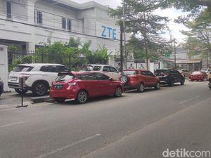 Parkiran Semrawut di Makassar karena Batas Parkir Bahu Jalan Tanpa Kajian