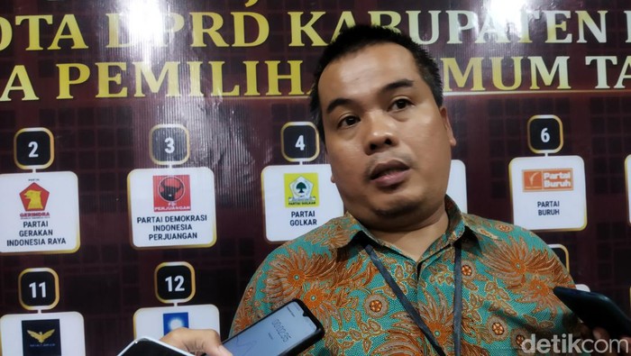 Ketua KPU Kabupaten Pandeglang, Ahmad Sujai (Aris Rivaldo/detikcom)