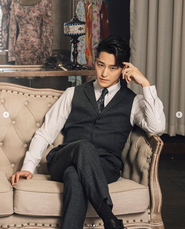 Selain Tale of the Nine Tailed 1938, Kim Bum juga memesona penggemar dalam dua tahun terakhir ini lewat kemampuan akting dan ketampanannya di drama Korea Law School dan Ghost Doctor. Foto: Instagram