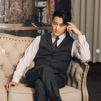 Selain Tale of the Nine Tailed 1938, Kim Bum juga memesona penggemar dalam dua tahun terakhir ini lewat kemampuan akting dan ketampanannya di drama Korea Law School dan Ghost Doctor. Foto: Instagram
