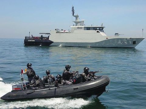 KRI Karotang-872, satu dari 4 KRI yang dikerahkan TNI AL untuk mengamankan kegiatan Presiden Jokowi dan Wapres Ma'ruf Amin di Jakarta Utara pada Senin (15/5/2023) (IG @krikarotang)
