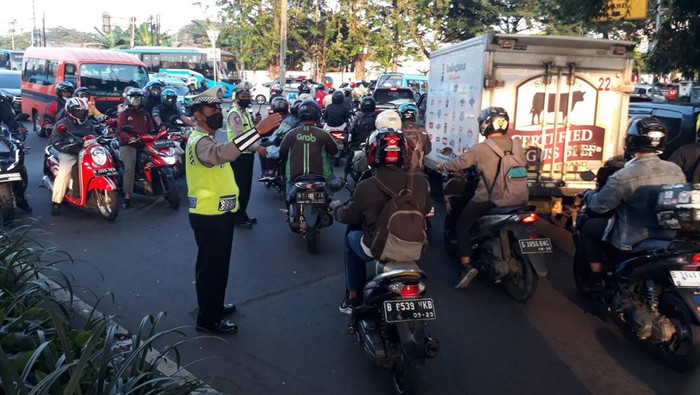 Lalin Cawang UKI Arah Jalan MT Haryono Macet (dok TMC Polda Metro Jaya)