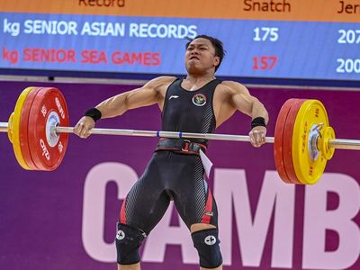 Mantap! Lifter Rahmat Erwin Raih Emas dan Pecah Rekor SEA Games