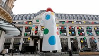 Ini penampakan bagian belakang patung Yayoi Kusama.  Foto: Getty Images/Chesnot